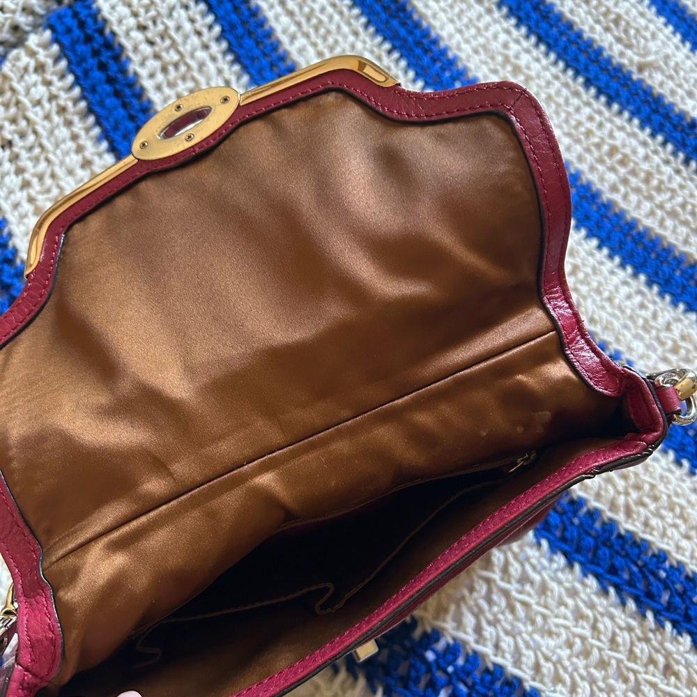 Coach Red Crossbody Bag with Structured Design and Gold Accents - Picture 3 of 5